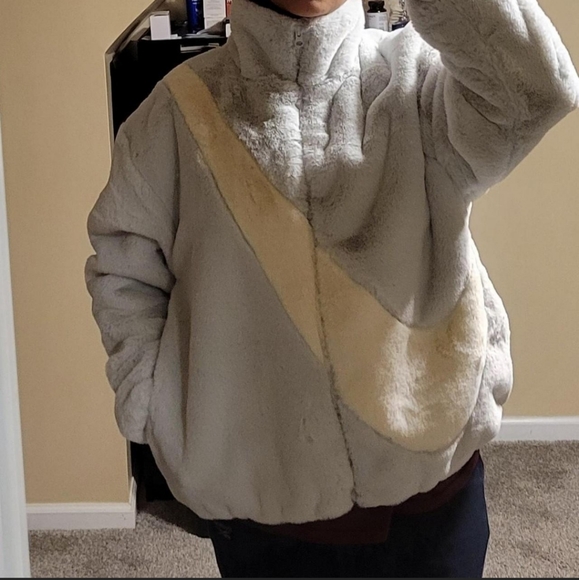 NWT Nike Faux fur bomber jacket - Picture 5 of 5